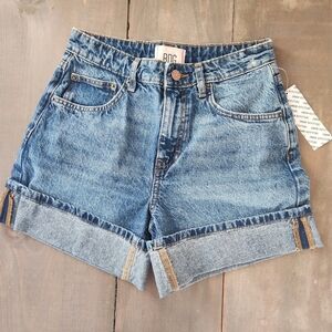 NWT Urban Outfitters BDG Indie Mid Rise Cuffed Denim Shorts - Size 25
